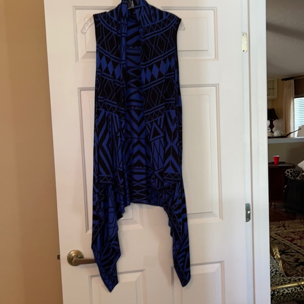 Light weight sweater vest